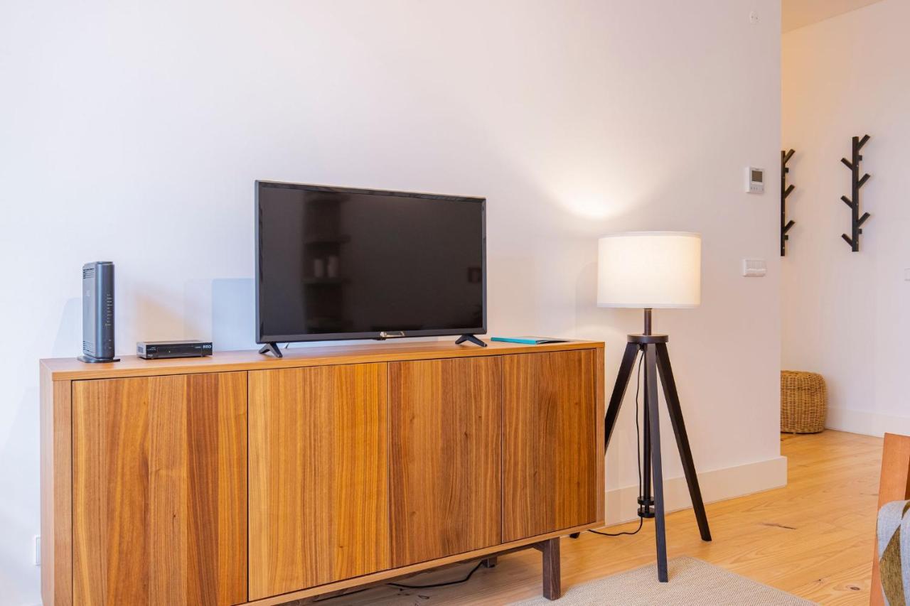 Modern Rustic Flat In Santos By Lovelystay Lisboa Exterior foto